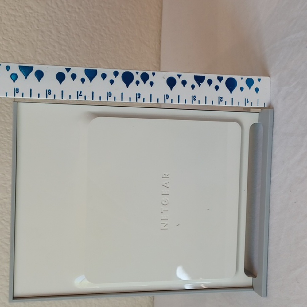 Netgear RangeMax Next Wireless-N Router WNR834Bv2 - Picture 9 of 13
